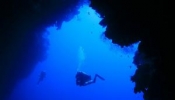 Cruzando el arco de Blue Hole